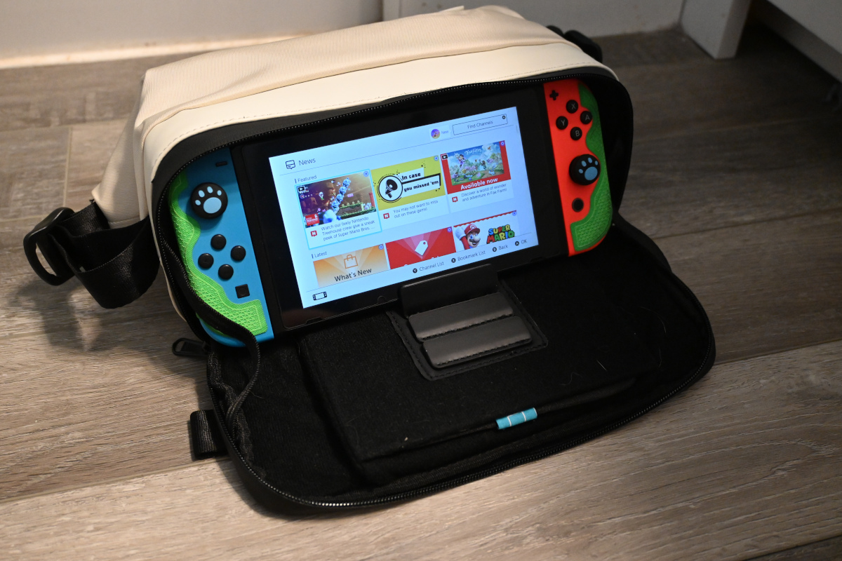 Kiwee Master Kase Sling Bag for the Nintendo Switch