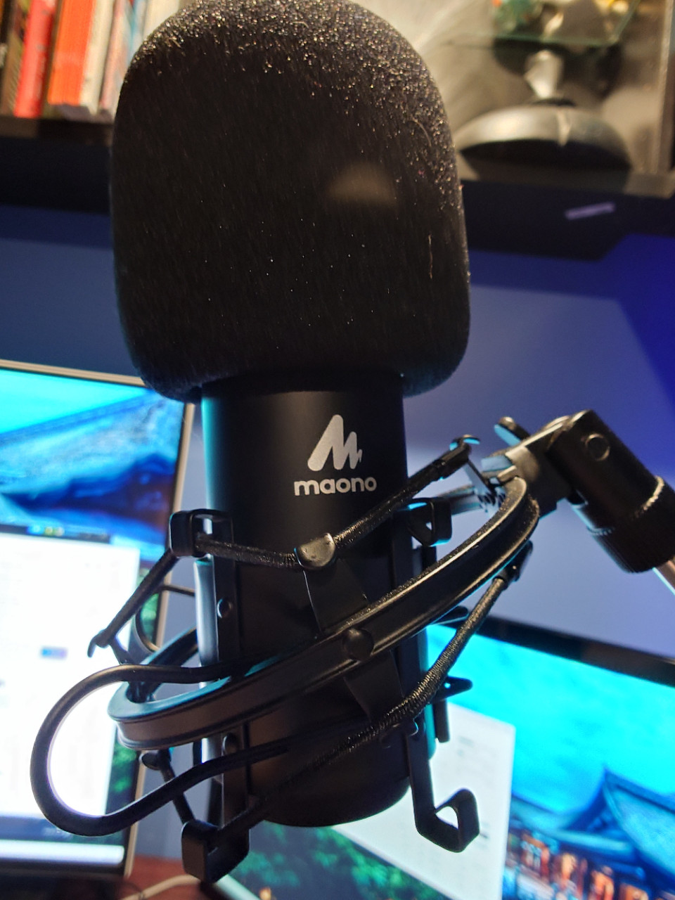 Maono A04 Gen2 XLR/USB Podcasting Microphone Kit