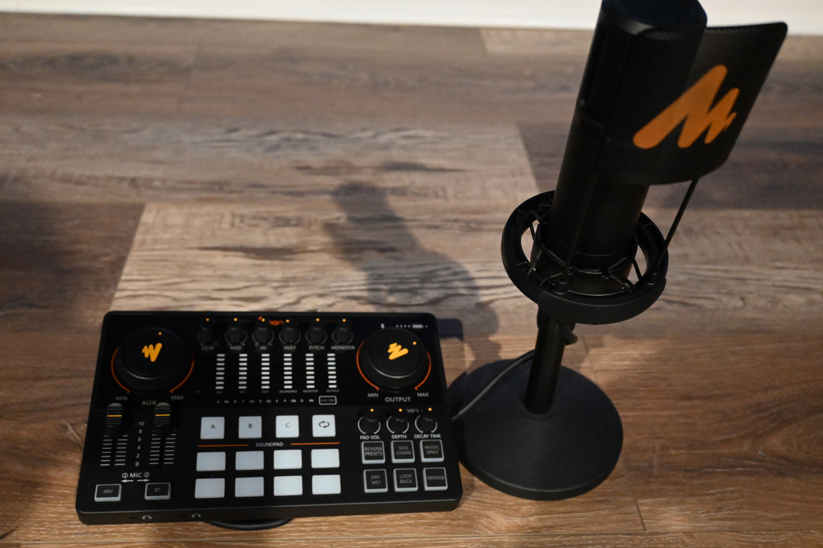 MaonoCaster E2 A XLR Podcast Production Studio